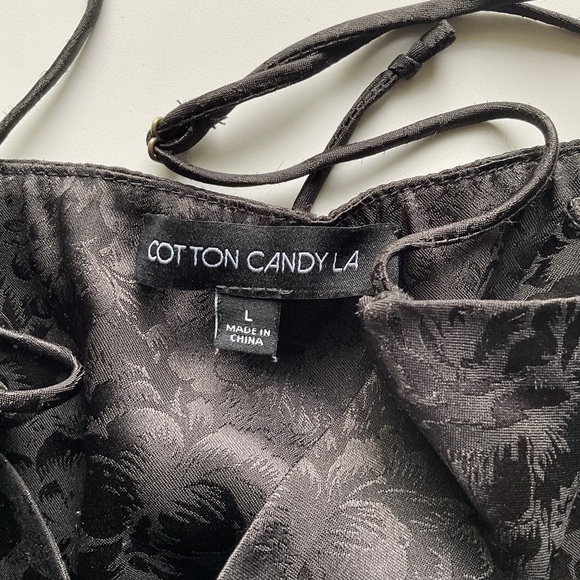 Tie Front Tanktop - Picture 3 of 3